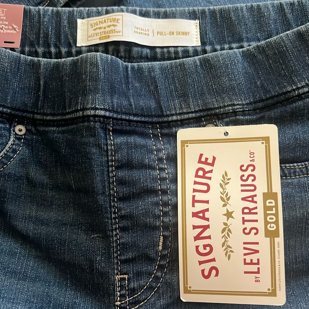 Signature By Levi Strauss Women's Shaping Pull-On Skinny Jeans NEW